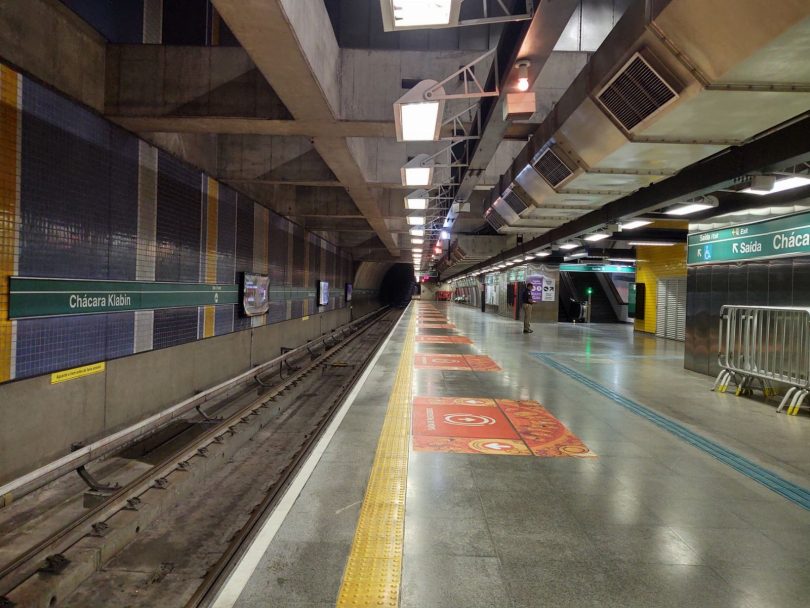 Entrada de consultório odontológico próxima ao Metrô Ana Rosa, Vila Mariana